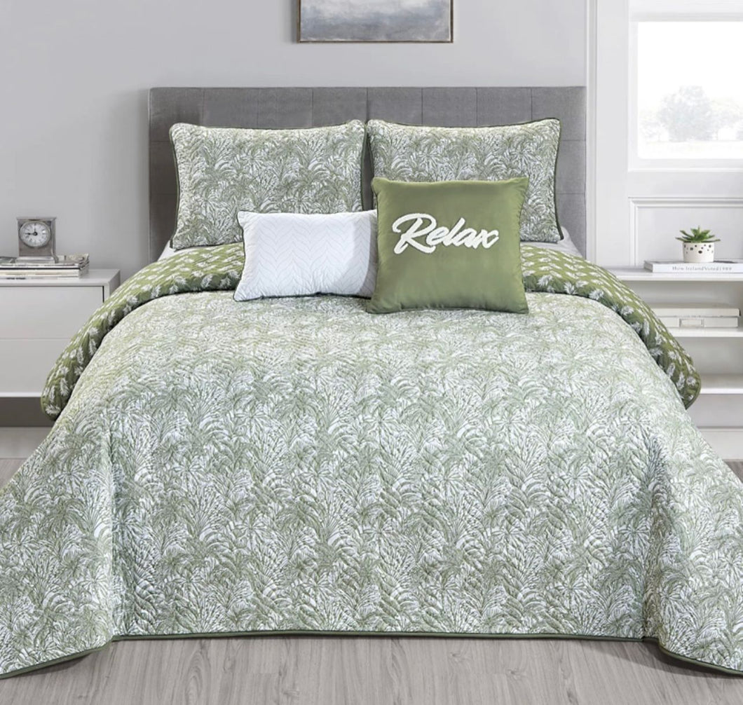 5 piece set Queen / king  green bedspread palm trees Relax