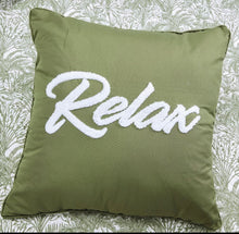 5 piece set Queen / king  green bedspread palm trees Relax