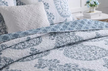 Sale 3 piece  blue bedspread coverlet cotton queen king provincial blue white classical vintage reversible