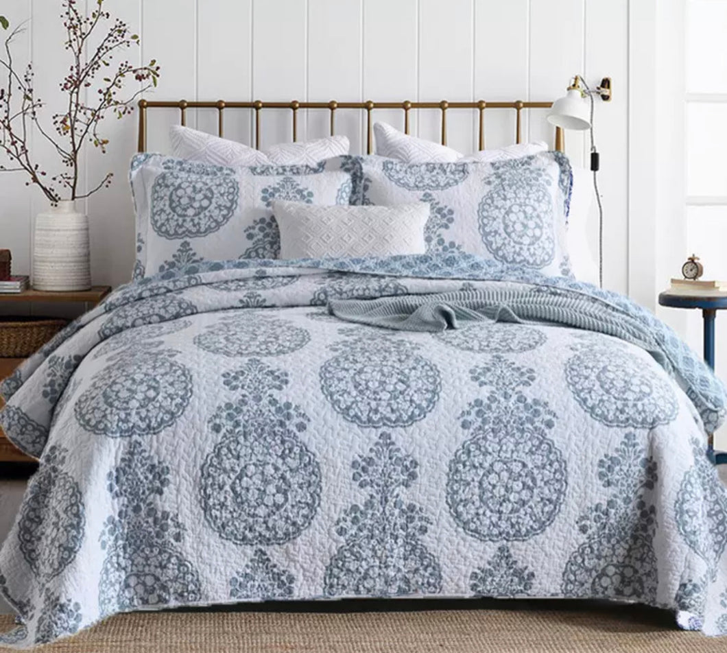 Sale 3 piece  blue bedspread coverlet cotton queen king provincial blue white classical vintage reversible