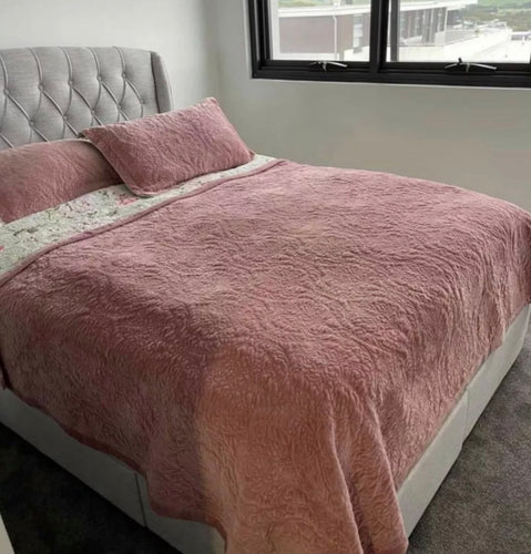 Plush velvet bedspread coverlet queen king quilted provincial damask pink floral cotton reverse